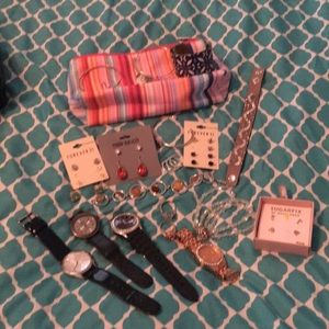 Large mixed jewelry and watch lot